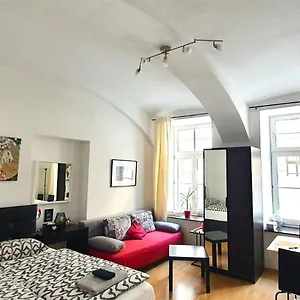 Msq Diana - 10 Min From Center - Free Coffee And Tea - High Speed Internet Apartment Vienna